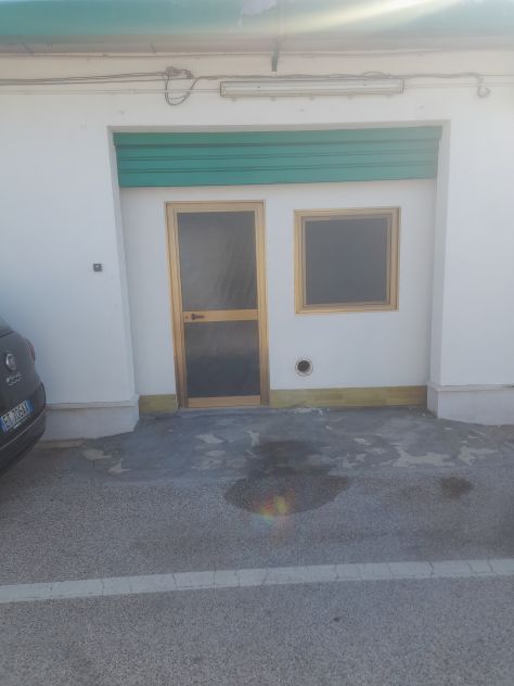 AFFITTASI LOCALE USO UFFICIO E/O DEPOSITO CON GUARDIANIA E VIGILANZA ARMATA H24 - Foto 9