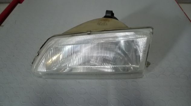 Fari anteriori Peugeot 106 del 1994 - Foto 3