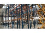 complesso di scaffali industriali