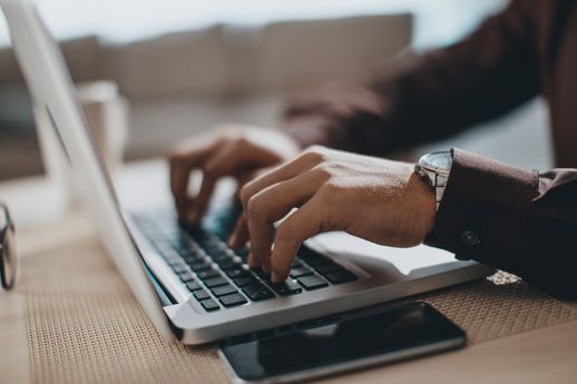 SEO SEM Esperto AI Webmaster E-Commerce Social Media Manager copywriter