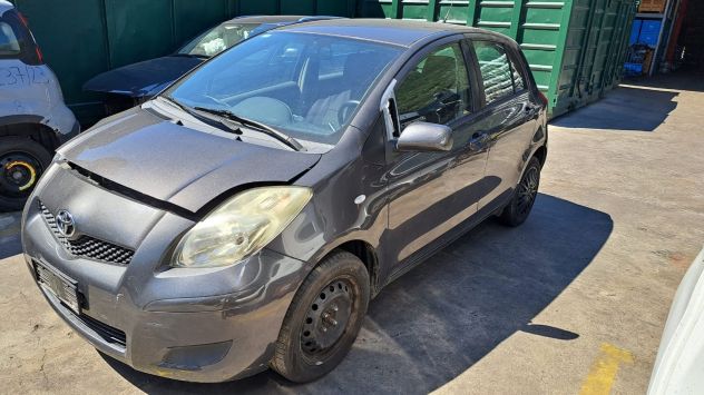 Ricambi vari Toyota Yaris 1.3 benzina del 2010 - Foto 6