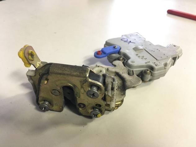 Serratura Attuatore chiusura centralizz DX Nissan Terrano II 01 - Foto 3