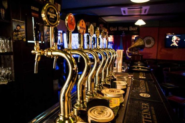 ARREDAMENTO PER CAFFETTERIE, BAR, PUB, DIVANETTI ANCHE SU MISURA - Foto 4