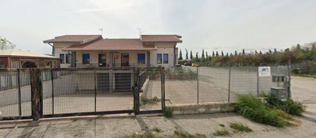Complesso recintato con 2 capannoni+2trivani+2 rimesse auto+ piazzale - Foto 6