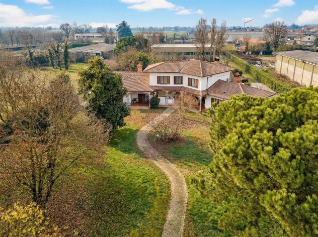 villa bifamigliare con capannone uso deposito - Foto 2