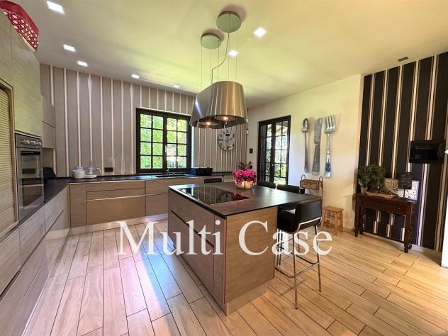 ESCLUSIVA VILLA SINGOLA CON PARCO PRIVATO DI OLTRE 2.100 MQ – CISLAGO (VA) - Foto 13