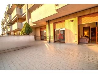 AFFITTASI Ampio 3 locali con terrazzi, cantina e box.