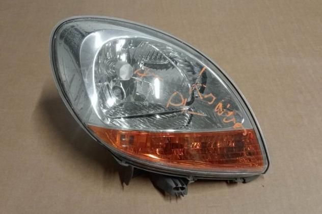 PROIETTORE DX FRECCIA ARANCIO - Valeo  999-U1296595 Parti elettriche  Fanaleria  Proiettori  Proiettore ant. RENAULT - KANGOO - 01-04-2003 - 01-02-200