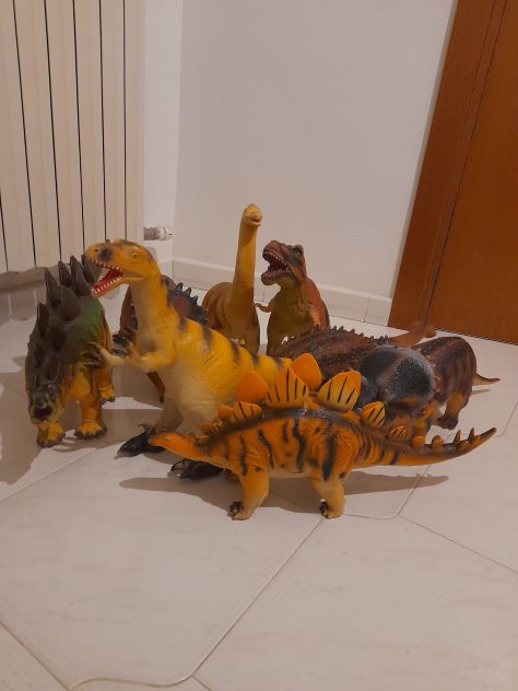 Otto dinosauri giganti di plastica rigida, perfetti ed intoccati mai utilizzati. - Foto 9