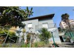 Casa indipendente di 250 m² con più di 5 locali e box auto in vendita a Cal &hellip;