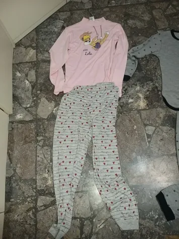 lotto vestiti bambina 8 anni. Composto da 7 pezzi 1 pigiama completo 1 pigiama s - Foto 3