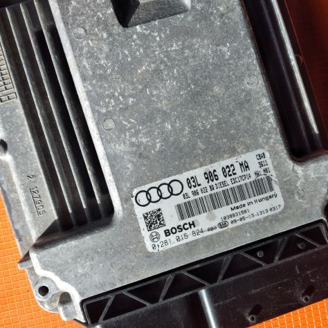 ECU AUDI A3 2.0 Tdi 143cv 0281015824 1039S31581 EDC17CP14 centralina motore B - Foto 2