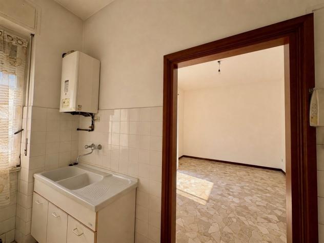 CONCOREZZO – APPARTAMENTO AMPIA METRATURA CON TRIPLA ESPOSIZIONE E GRANDI POTENZIALITÀ - Foto 9