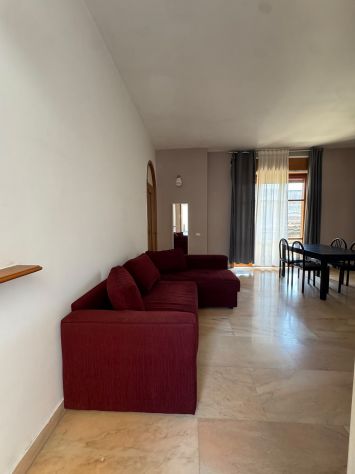 Accogliente appartamento al piano terra, completo di arredo e pronto da abitare