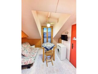 MONOLOCALE MANSARDATO CON BALCONCINO – VIA FERALDI, SANREMO