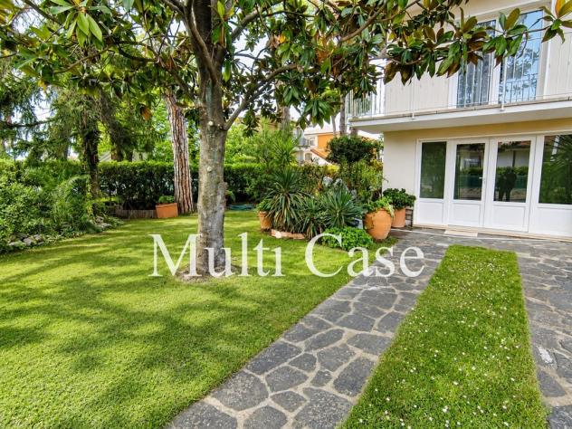 VILLA BIFAMILIARE A POCHI METRI DAL MARE - LIDO DI CAMAIORE (LU) - Foto 5