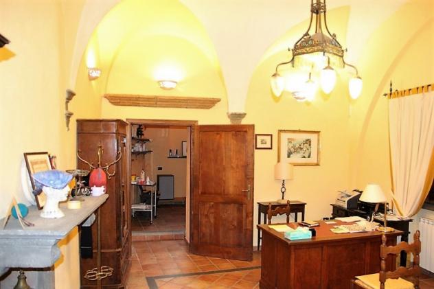 Orvieto centro - Vendesi locali uso ufficio facilmente trasformabili in abitativo in posizione centralissima - Foto 3