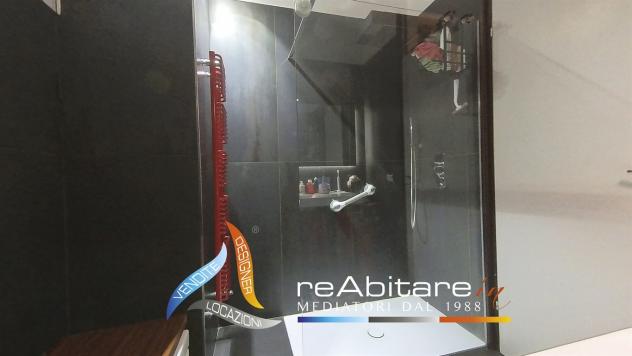 Villa Luminosa nel Verde: Privacy, Comfort e Spazi per la Famiglia - Foto 17