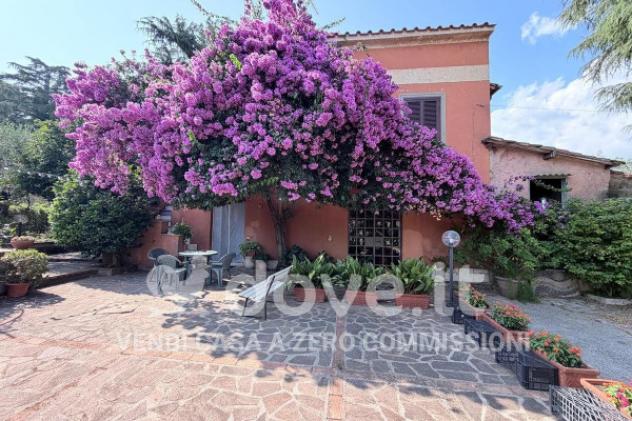 Villa di 300 m² con più di 5 locali in vendita a Velletri - Foto 2