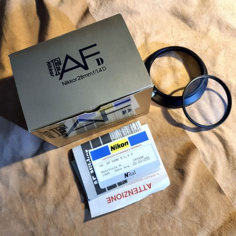 Nikon AF Nikkor 28mm F.1,4D (ottica rara con vetro molato a mano)
