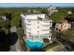 RIFERIMENTO FC105 - HOTEL 3s CON PISCINA IMMERSO NELLA PINETA