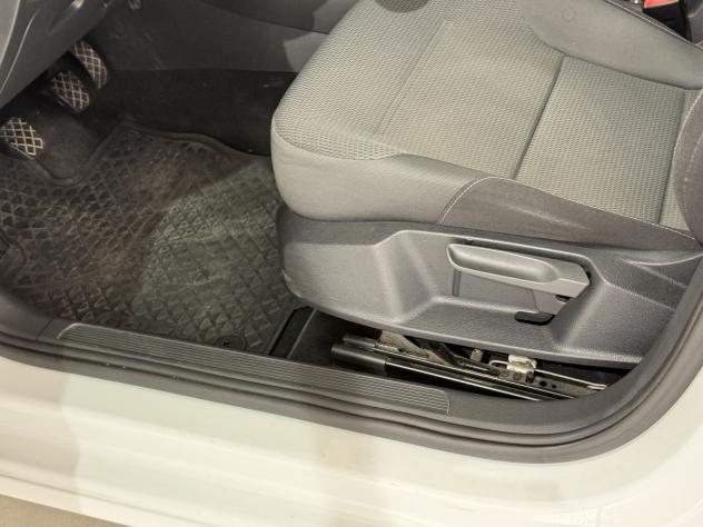 Volkswagen Golf 1.6 TDI Business BMT - Foto 6