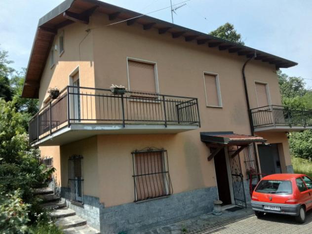 Villa di 213 m² con 4 locali e box auto in vendita a Orino - Foto 2