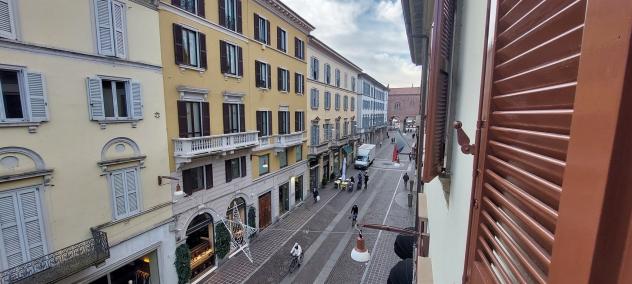 MONZA CENTRO Appartamento quadrilocale con posto auto