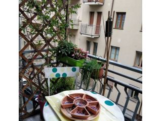 Elegante bilocale arredato con balcone vivibile – Via San Secondo Torino