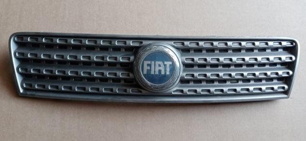 GRIGLIA CON STEMMAANT. HGT SPORTING-SPEED CON STEMMA BLU FIAT PUNTO (188-2U) - 46849442 ARGENTO 999-U44566 Carrozzeria  Lamierati esterni  Paraurti  G