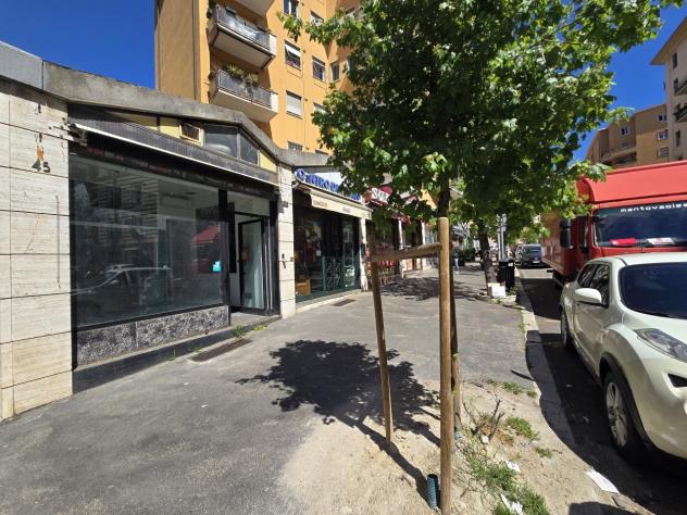 1 Vetrina in affitto a Roma