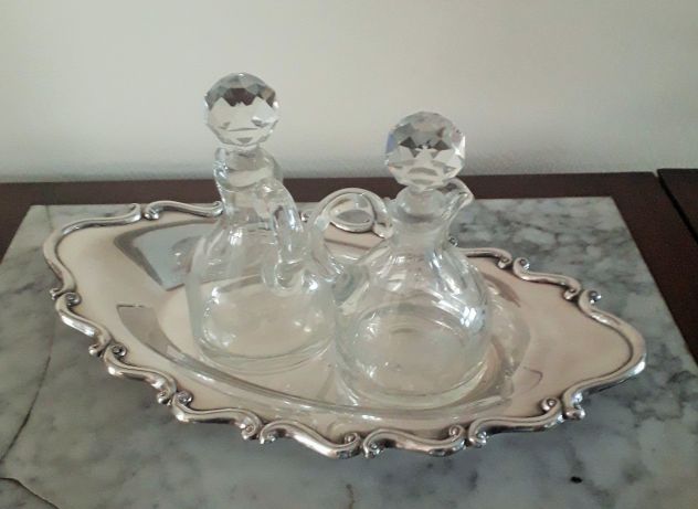 Antico elegante set ampolle in cristallo molato