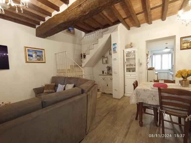 In centro storico , appartamento con ingresso indipendente e giardino privato .
Recente ristrutturazione completa . - Foto 20
