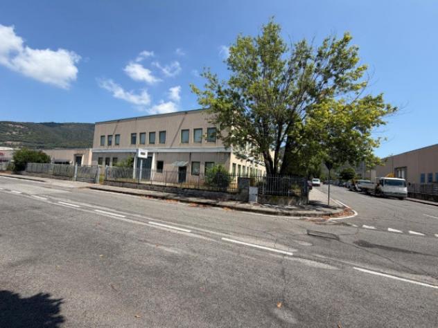 Immobile di 1500 m² con più di 5 locali in affitto a Brescia