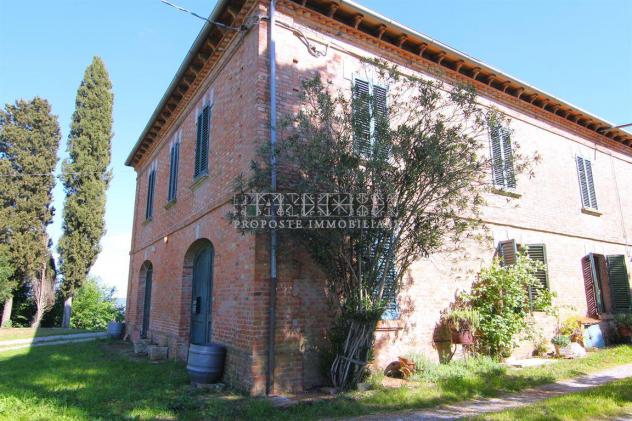 Porzione di casolare con ampio garage, resede e oliveto - Foto 2