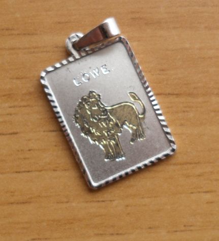 PICCOLO PENDENTE IN ARGENTO USATO DELLO ZODIACO IN LINGUA TEDESCA (LOWE) LEONE-