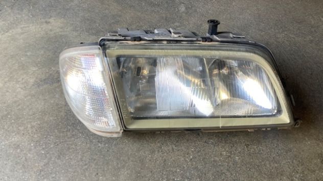 Fari anteriore Mercedes Classe C220 W202 del 1997 - Foto 2
