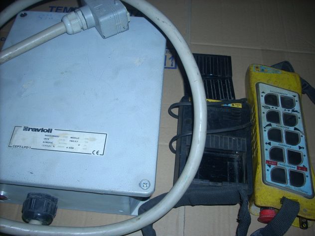 Carica batterie usati per radiocomandi gru edili e carroponti e altre - Foto 3