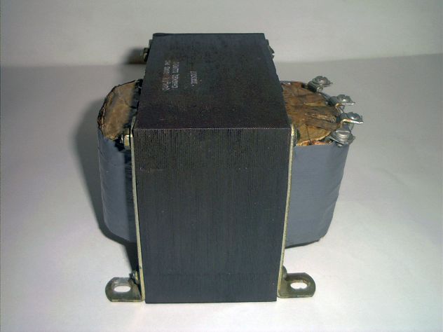Induttanza da 3,2H su nucleo ferromagnetico