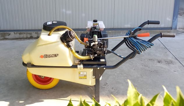 VENDO CARRELLO CON MOTOPOMPA