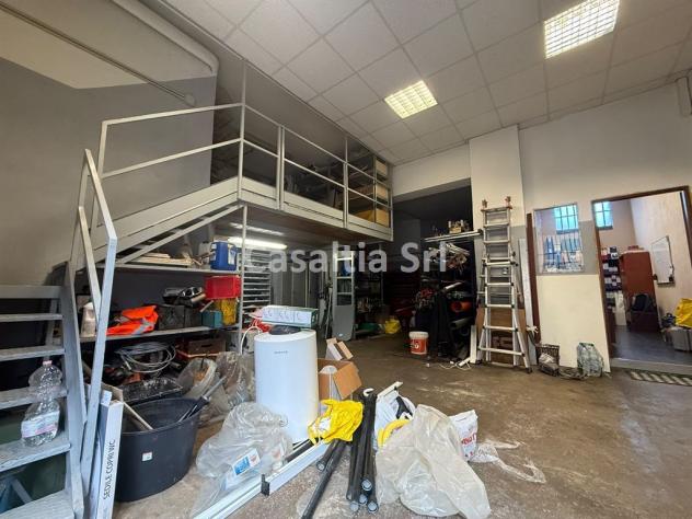 Spazio C3 con accesso furgoni, soppalco e ufficio - Foto 6