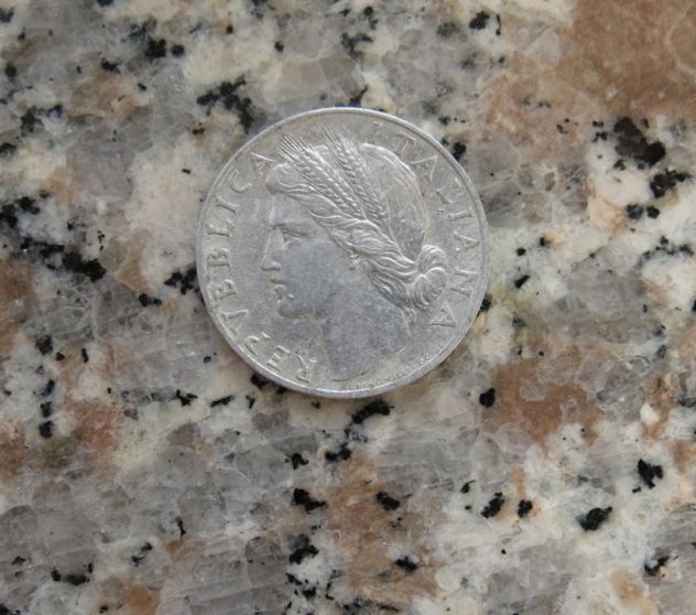 1 LIRA DEL 1950 REPUBBLICA ITALIANA - MONETA CONSIDERATA RARA - - Foto 2