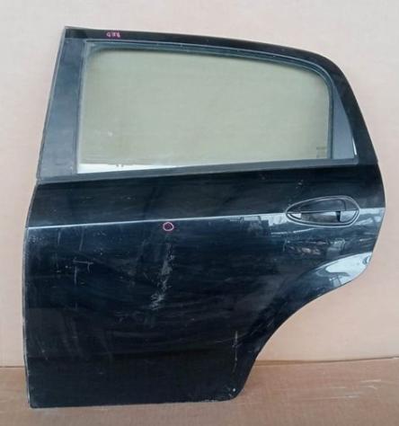 PORTA POST.S. NERO MET. C/ALZ. E SERR. (Pic.Segno)  Carrozzeria  Lamierati esterni  Porte  Porta post. sx. FIAT - GRANDE PUNTO - 01-09-2005 - 01-12-20