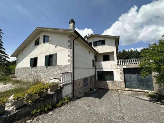 Immobile in asta di 230 m² con più di 5 locali e box auto in vendita a Campobasso - Foto 2