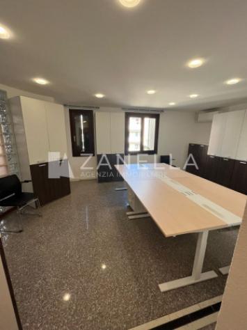 Immobile di 170 m² in affitto a Castelfranco Veneto