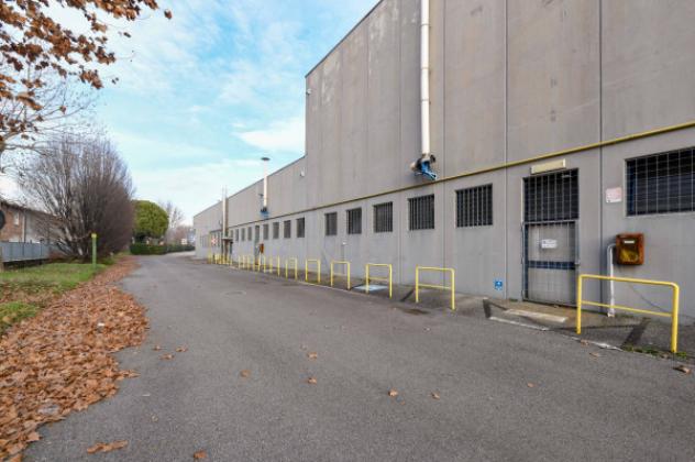Immobile di 9500 m² con più di 5 locali in vendita a Brescia - Foto 2