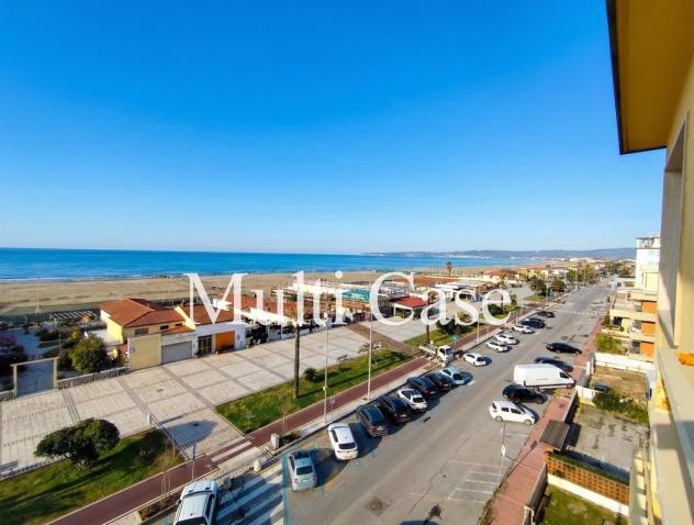 APPARTAMENTO CON AFFACCIO DIRETTO SUL MARE – LIDO DI CAMAIORE (LU) - Foto 8