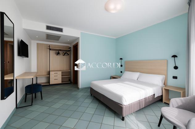 RIFERIMENTO FC105 - HOTEL 3s CON PISCINA IMMERSO NELLA PINETA - Foto 15