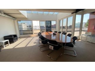 Palazzo / Stabile di 1110 m² con più di 5 locali in affitto a Milano