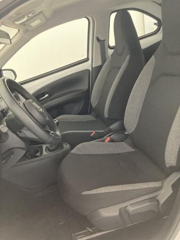 Toyota Aygo X 1.0B (72 CV) Active - Foto 10
